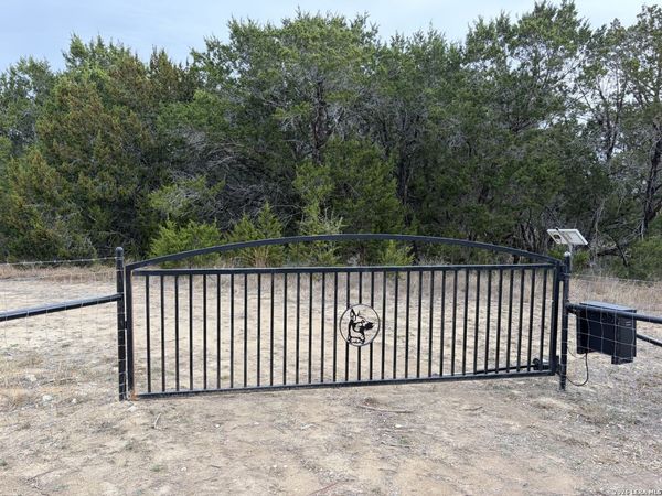 000 Wharton's Dock Rd, Bandera, TX 78003