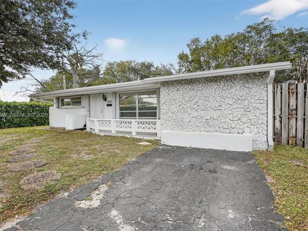 2299 NW 73rd Ave, Sunrise, FL 33313