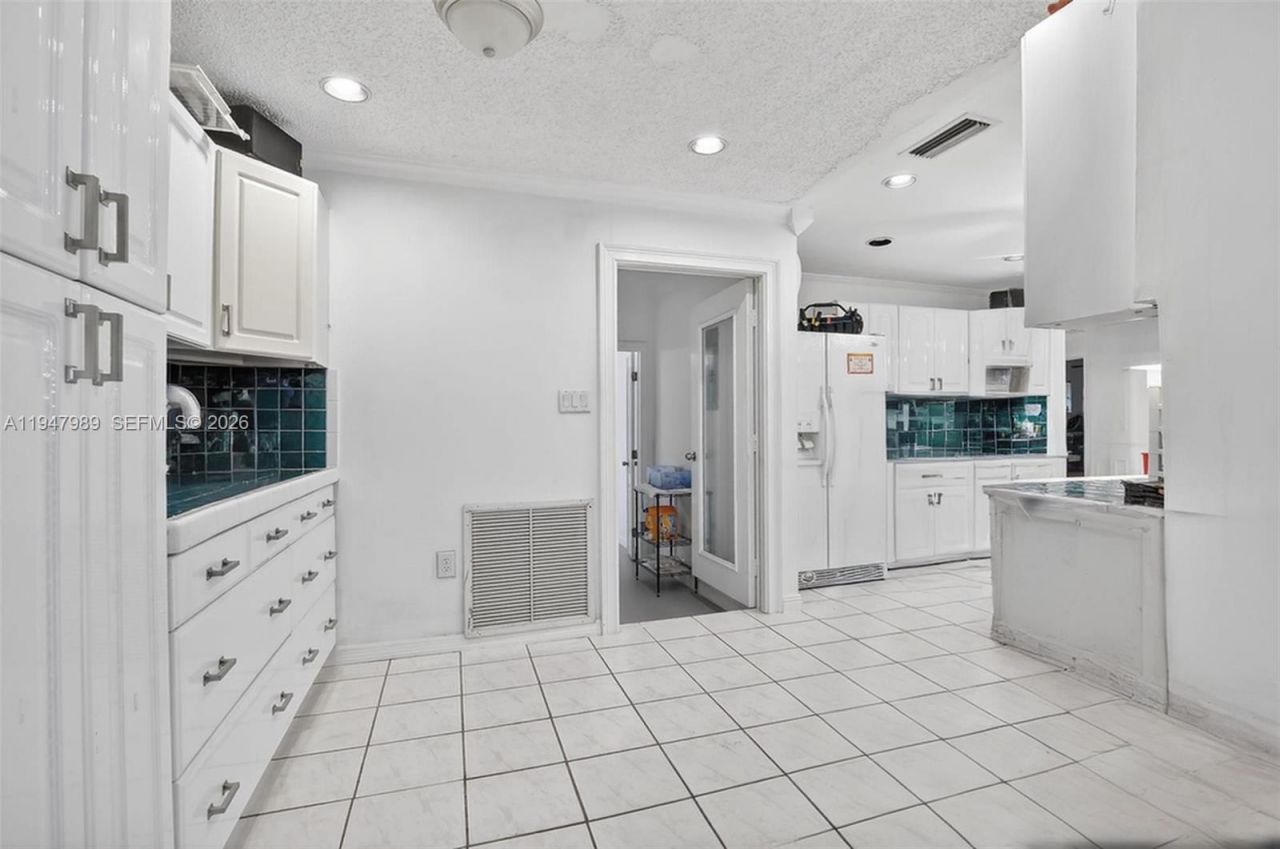 2299 NW 73rd Ave, Sunrise, FL 33313 Photo