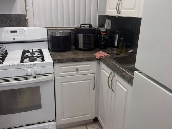 350 E 21st St , Unit 108, Hialeah, FL 33010