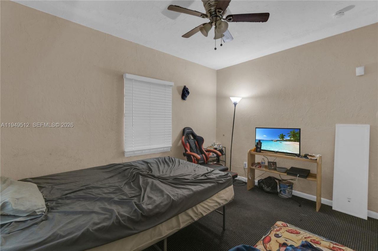 1478 NW 74th St, Miami, FL 33147 Photo