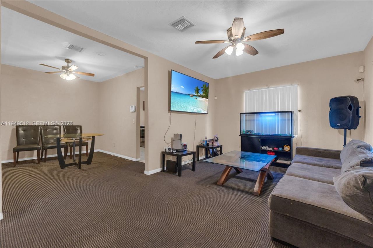 1478 NW 74th St, Miami, FL 33147 Photo