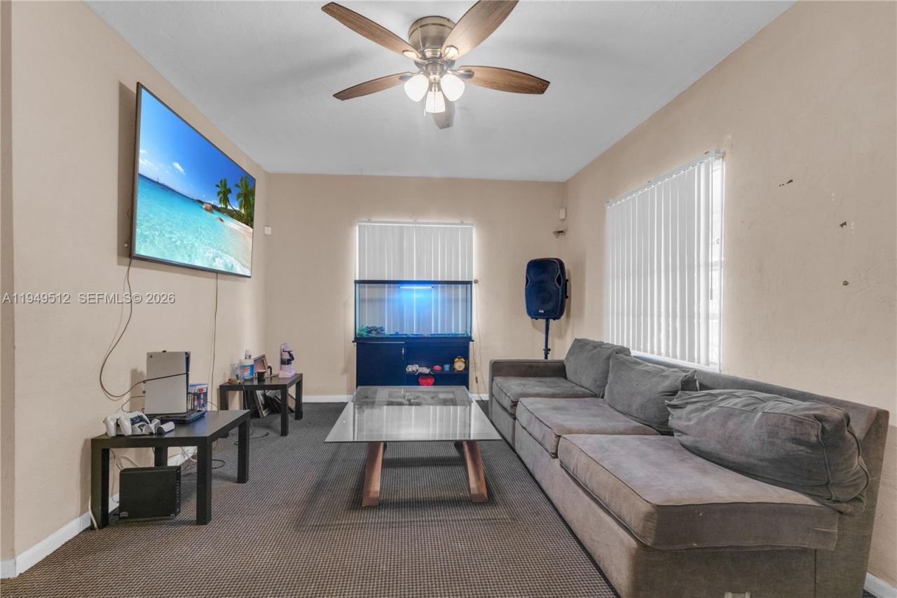 1478 NW 74th St, Miami, FL 33147 Photo