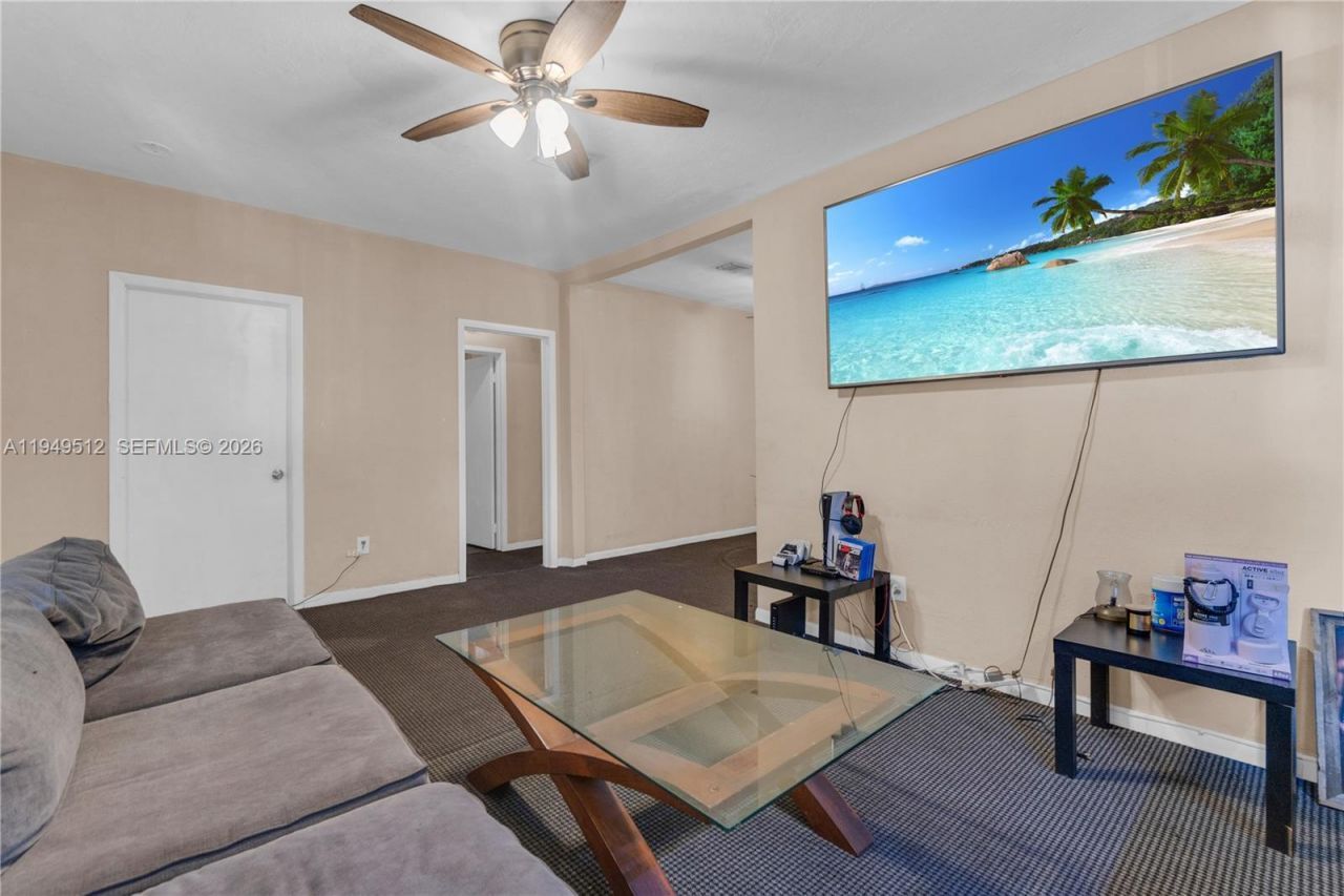 1478 NW 74th St, Miami, FL 33147 Photo