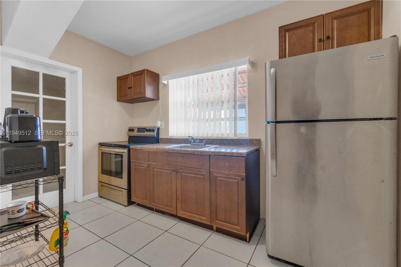 1478 NW 74th St, Miami, FL 33147 Photo