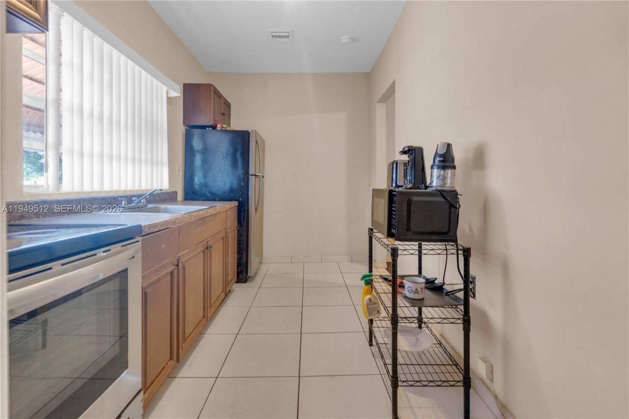 1478 NW 74th St, Miami, FL 33147 Photo