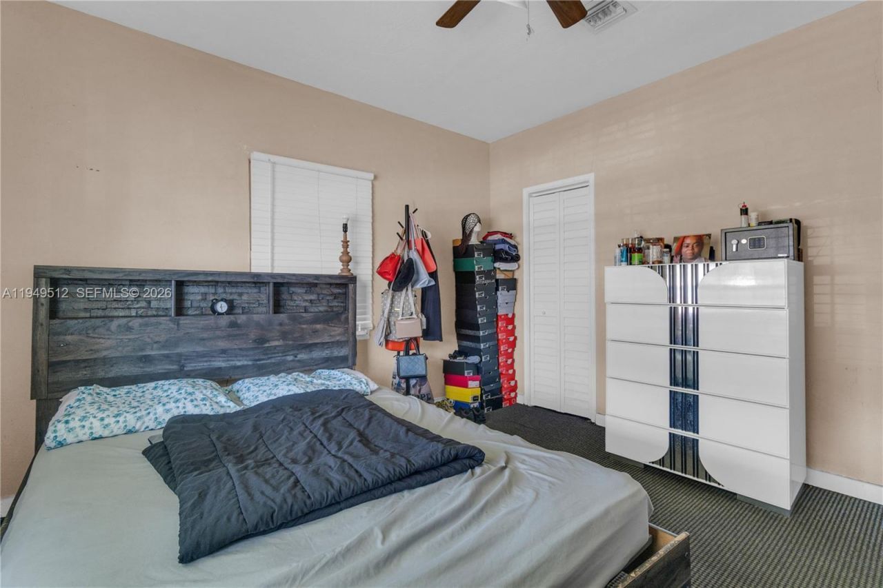 1478 NW 74th St, Miami, FL 33147 Photo