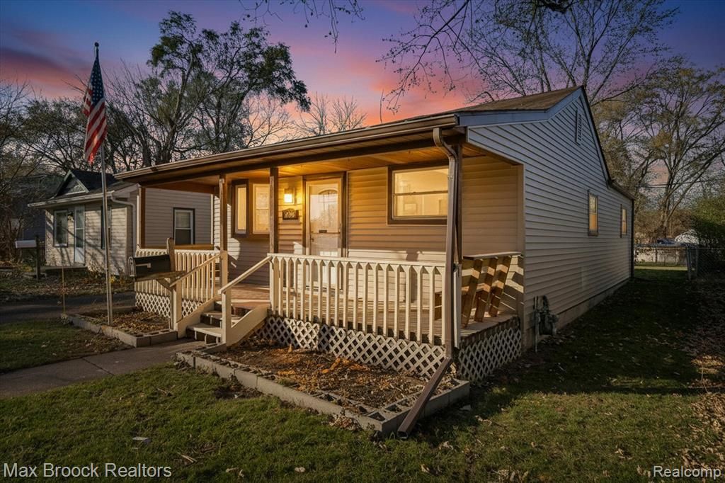 20916 Pinecrest Street, Taylor, MI 48180 Main Photo