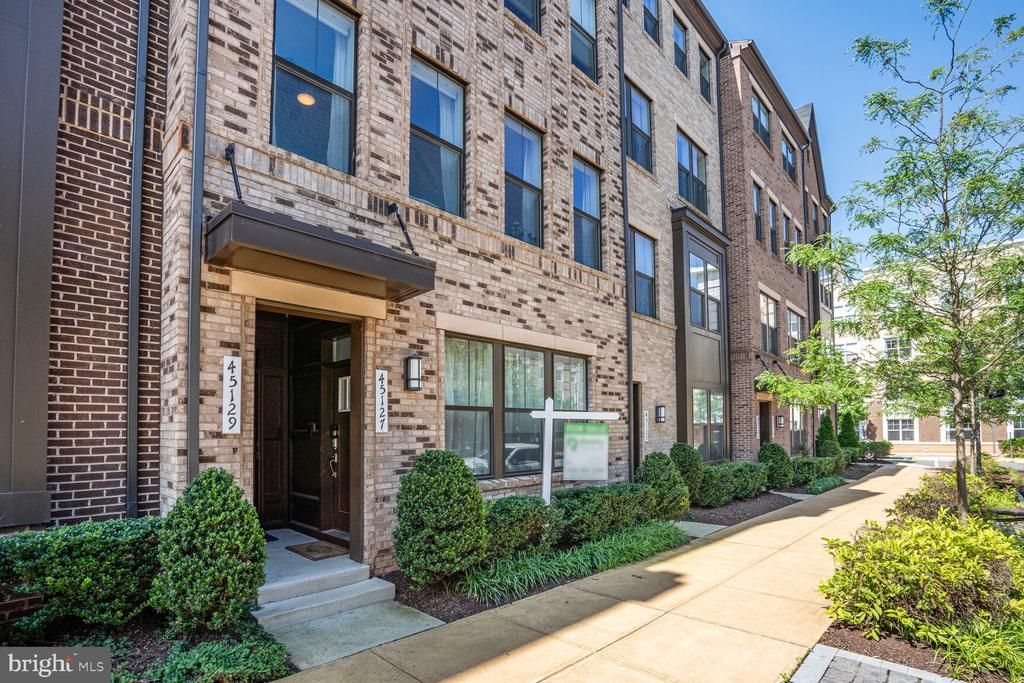 45127 Kincora Drive, Sterling, VA 20166 Main Photo