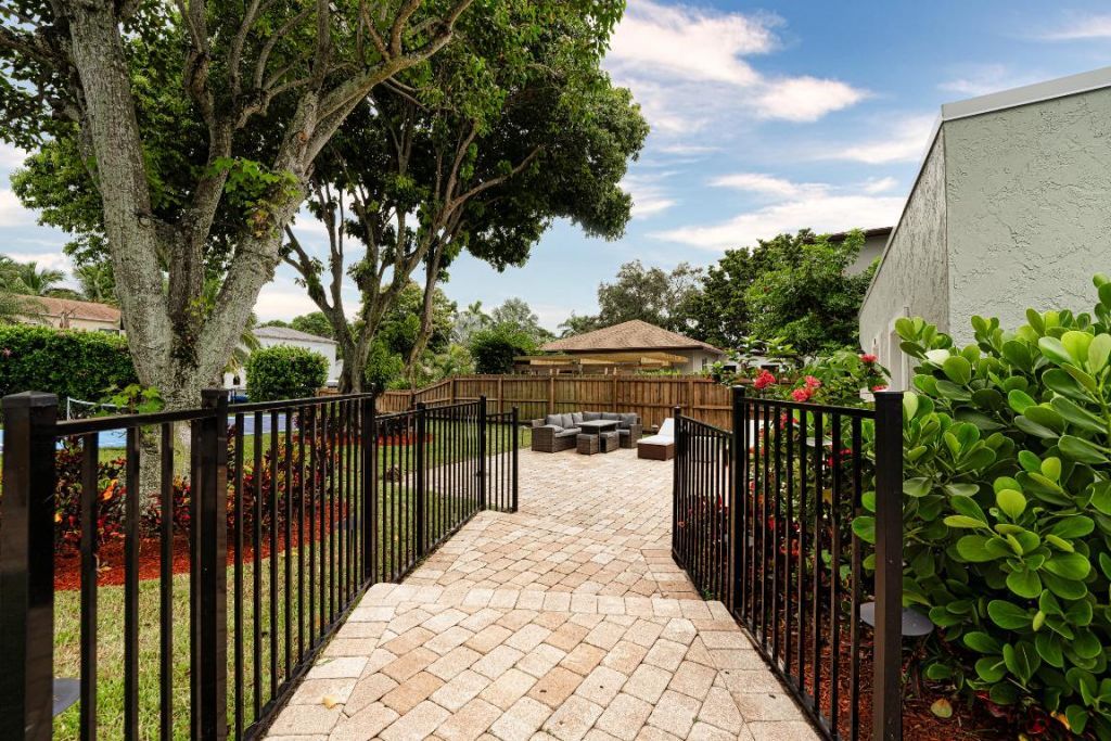 921 Ortega Road, West Palm Beach, FL 33405 Photo