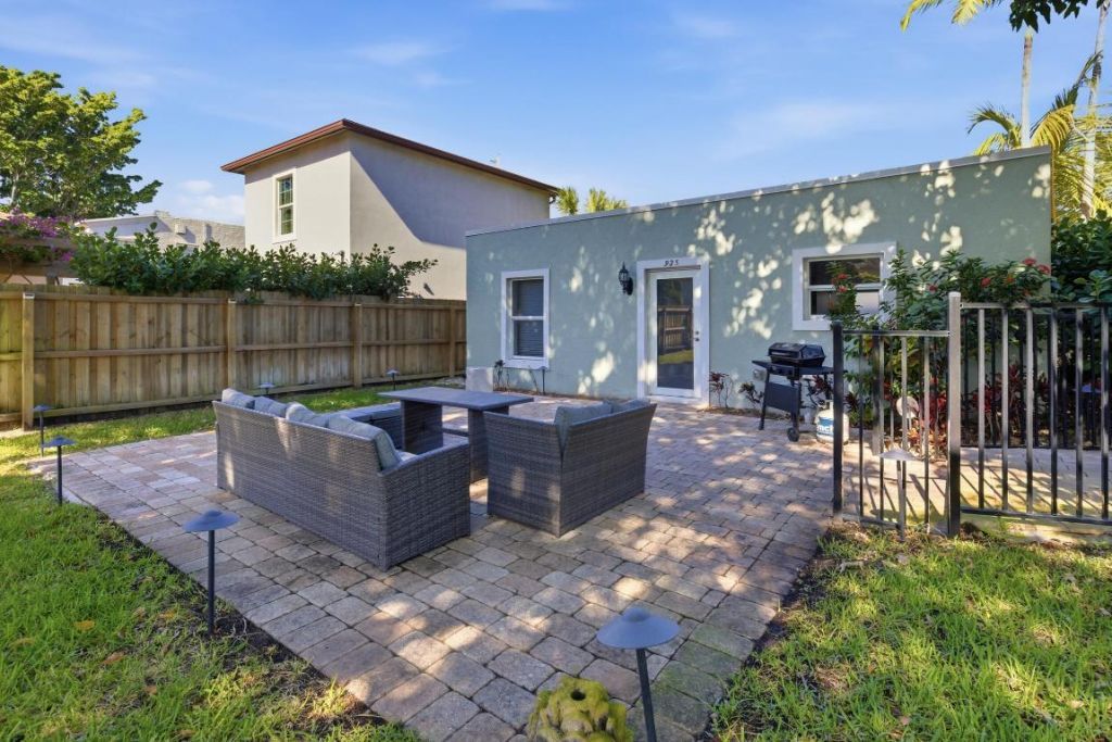 921 Ortega Road, West Palm Beach, FL 33405 Photo