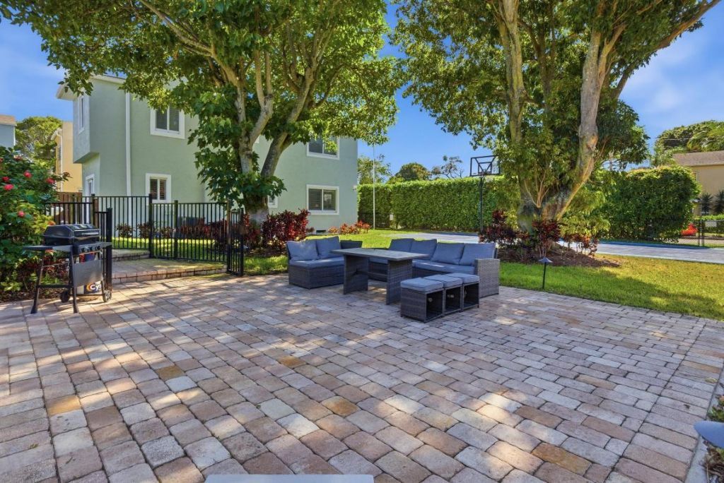 921 Ortega Road, West Palm Beach, FL 33405 Photo