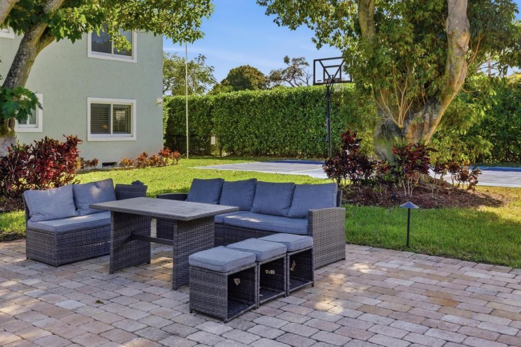 921 Ortega Road, West Palm Beach, FL 33405 Photo