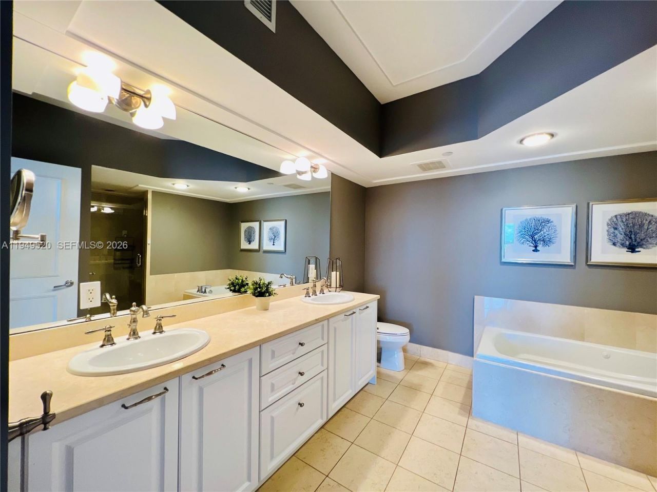 20000 E Country Club Dr , Unit 806, Aventura, FL 33180 Photo