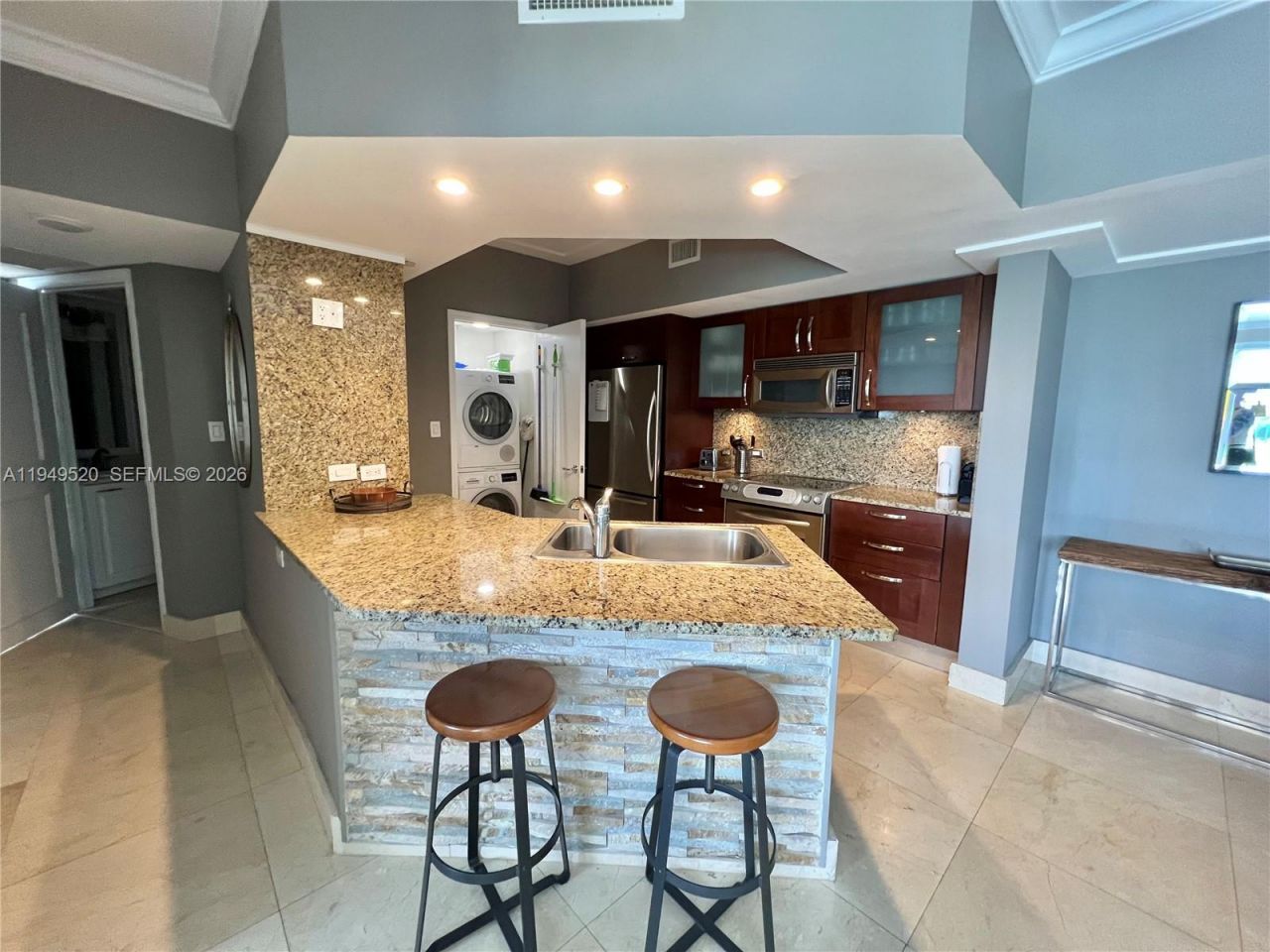 20000 E Country Club Dr , Unit 806, Aventura, FL 33180 Photo