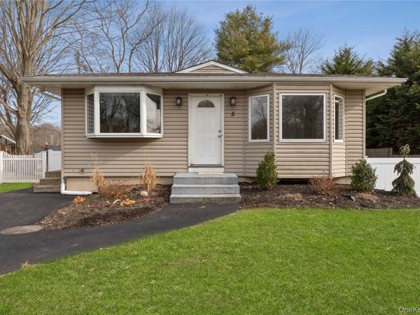 5 Ashland Street, Mount Sinai, NY 11766