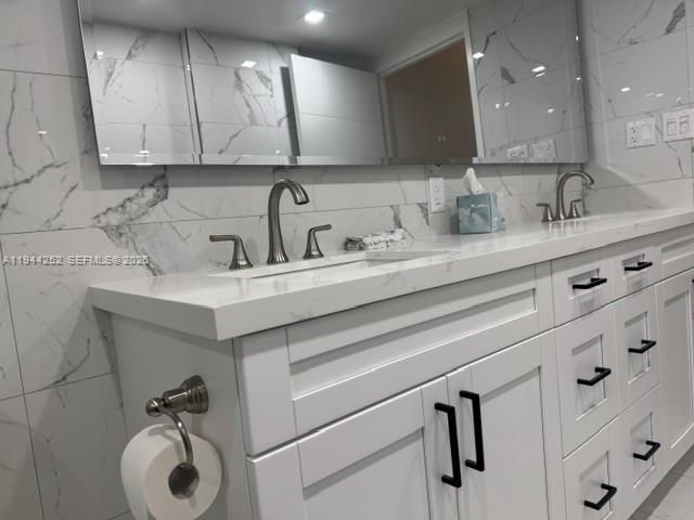 5401 SE Collins Ave, Unit 1412, Miami Beach, FL 33140 Photo