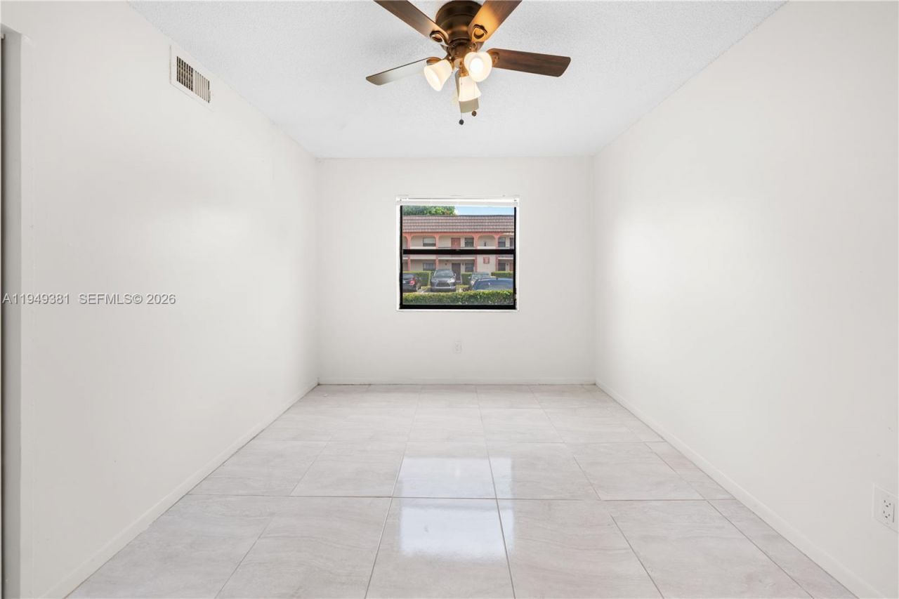 20905 NE 8th Ct , Unit 101-36, Miami, FL 33179 Photo