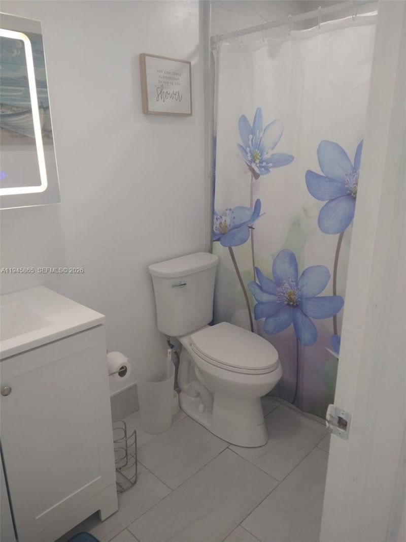 600 Layne Blvd, Unit 122, Hallandale Beach, FL 33009 Photo