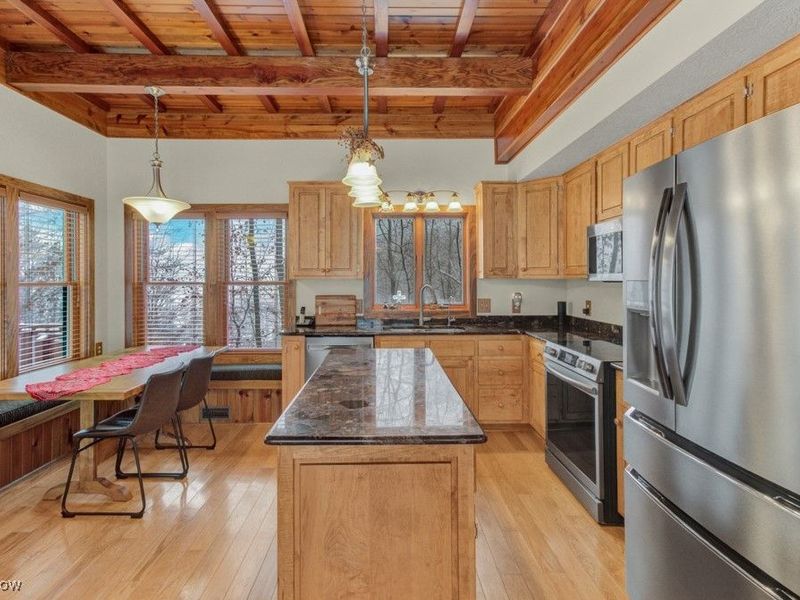 22 Ontario Trail, Malvern, OH 44644 Photo 8