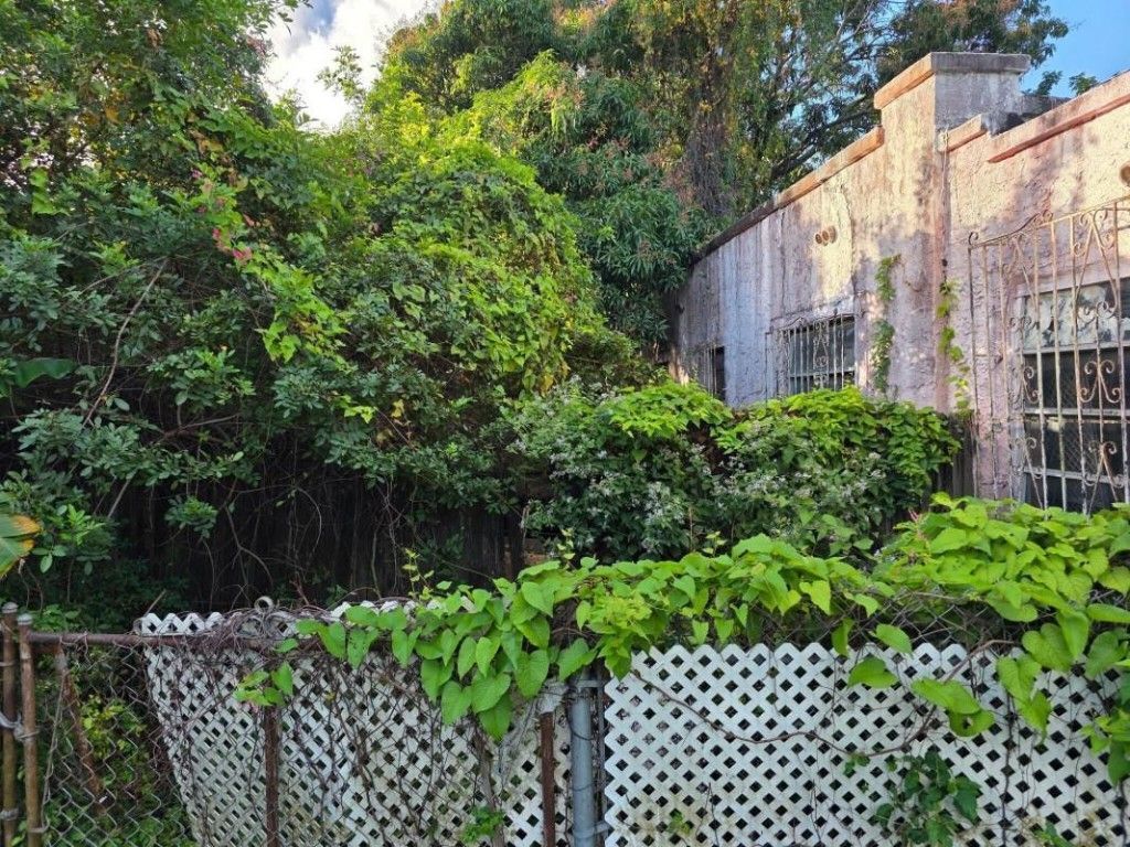 660 NW 43rd St, Miami, FL 33127 Photo