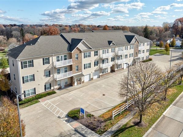 558 Colony Park, Unit 301, Tallmadge, OH 44278