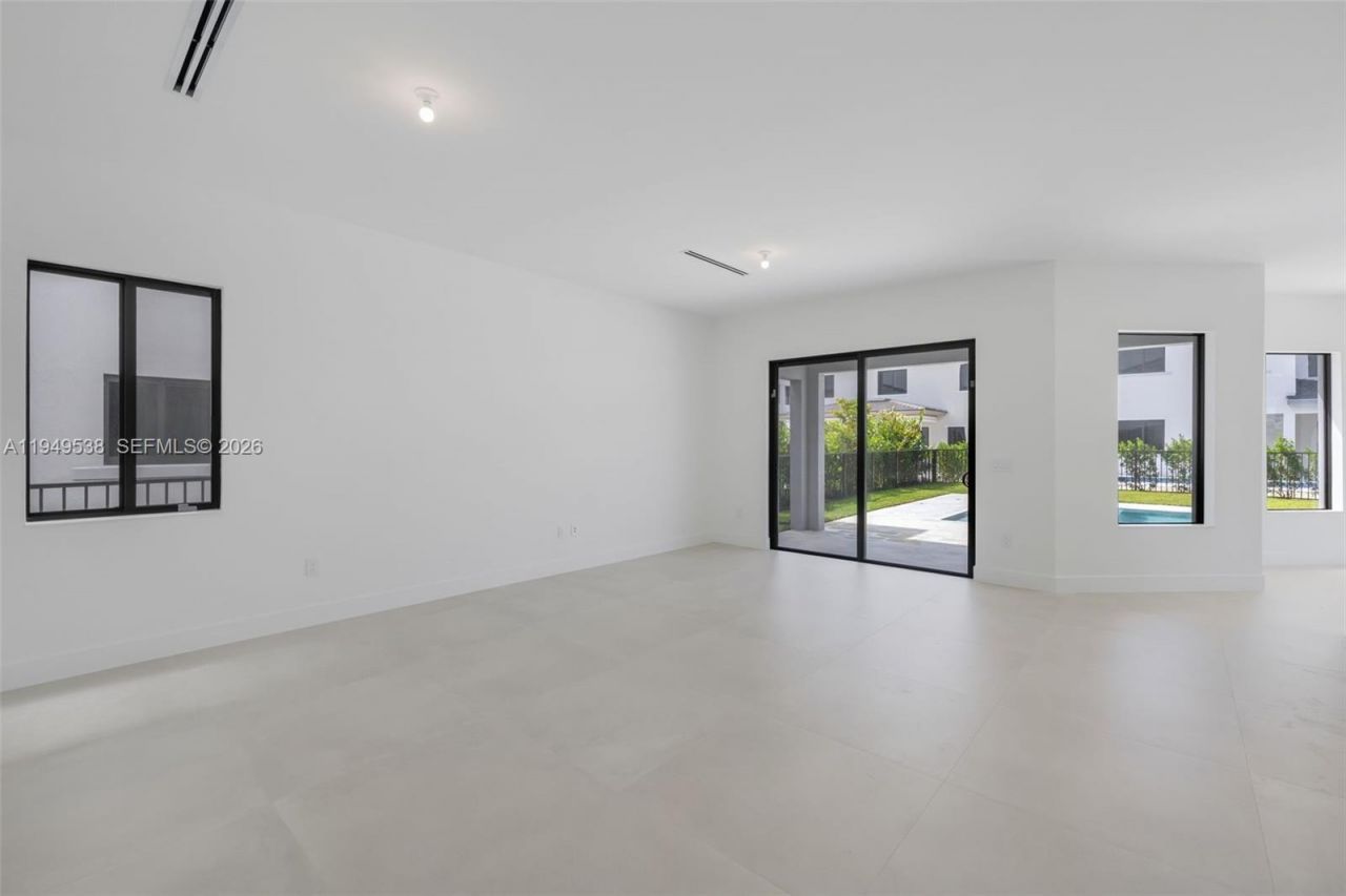 19670 NE 14th Ct, Unit 19670, Miami, FL 33179 Photo