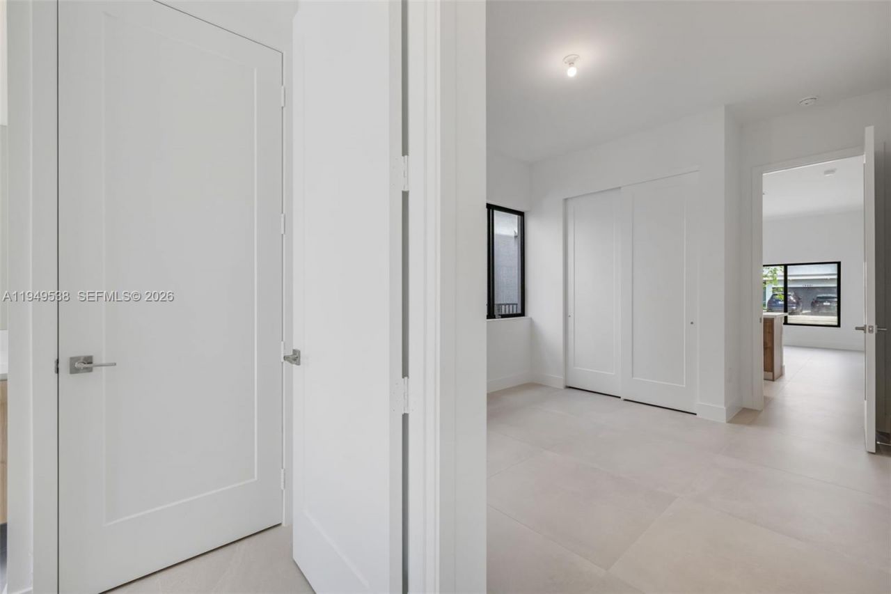 19670 NE 14th Ct, Unit 19670, Miami, FL 33179 Photo