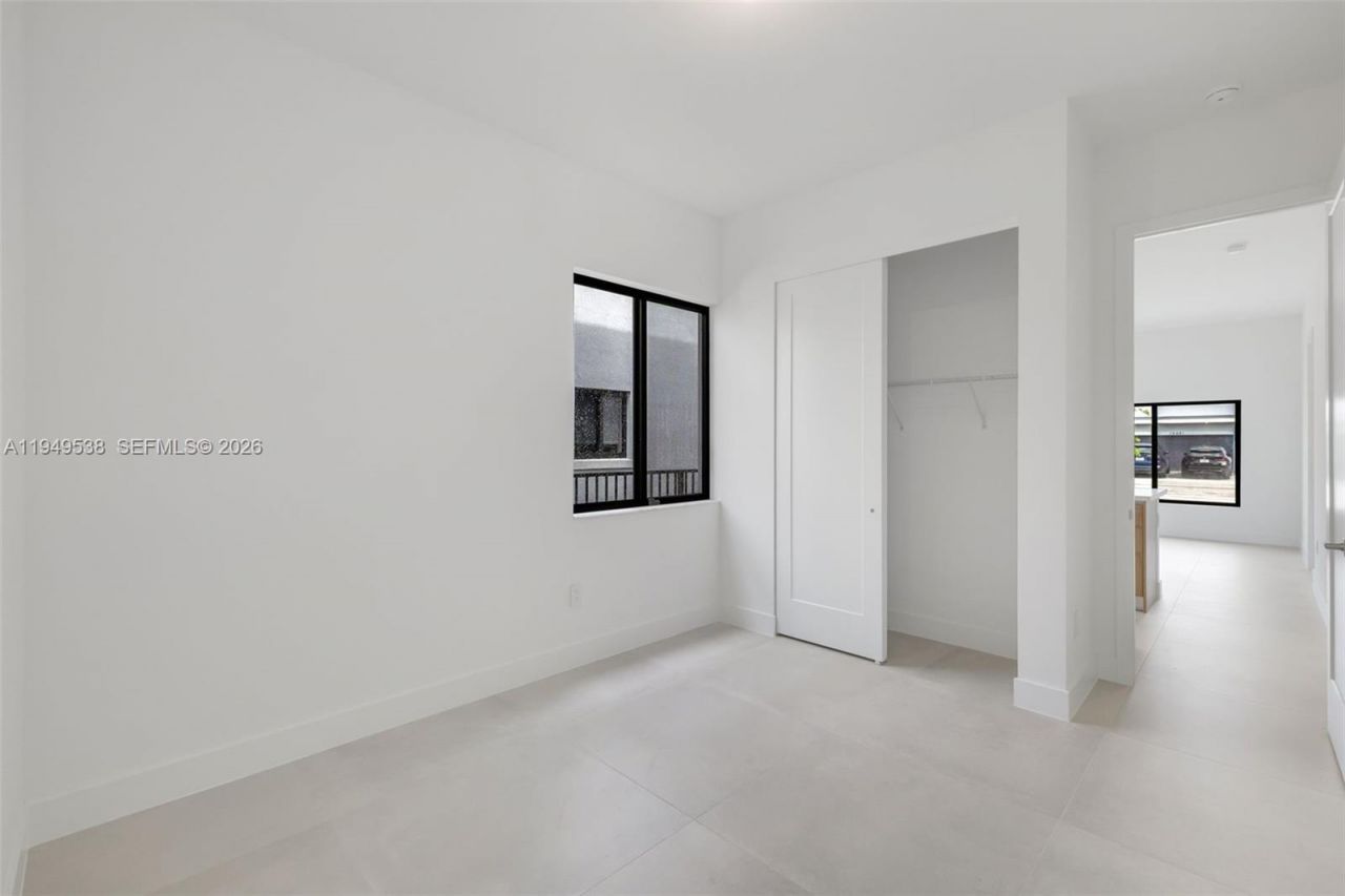 19670 NE 14th Ct, Unit 19670, Miami, FL 33179 Photo