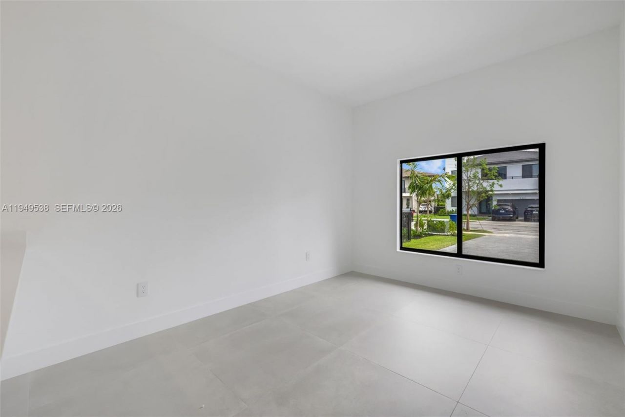 19670 NE 14th Ct, Unit 19670, Miami, FL 33179 Photo