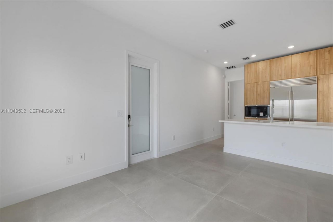 19670 NE 14th Ct, Unit 19670, Miami, FL 33179 Photo