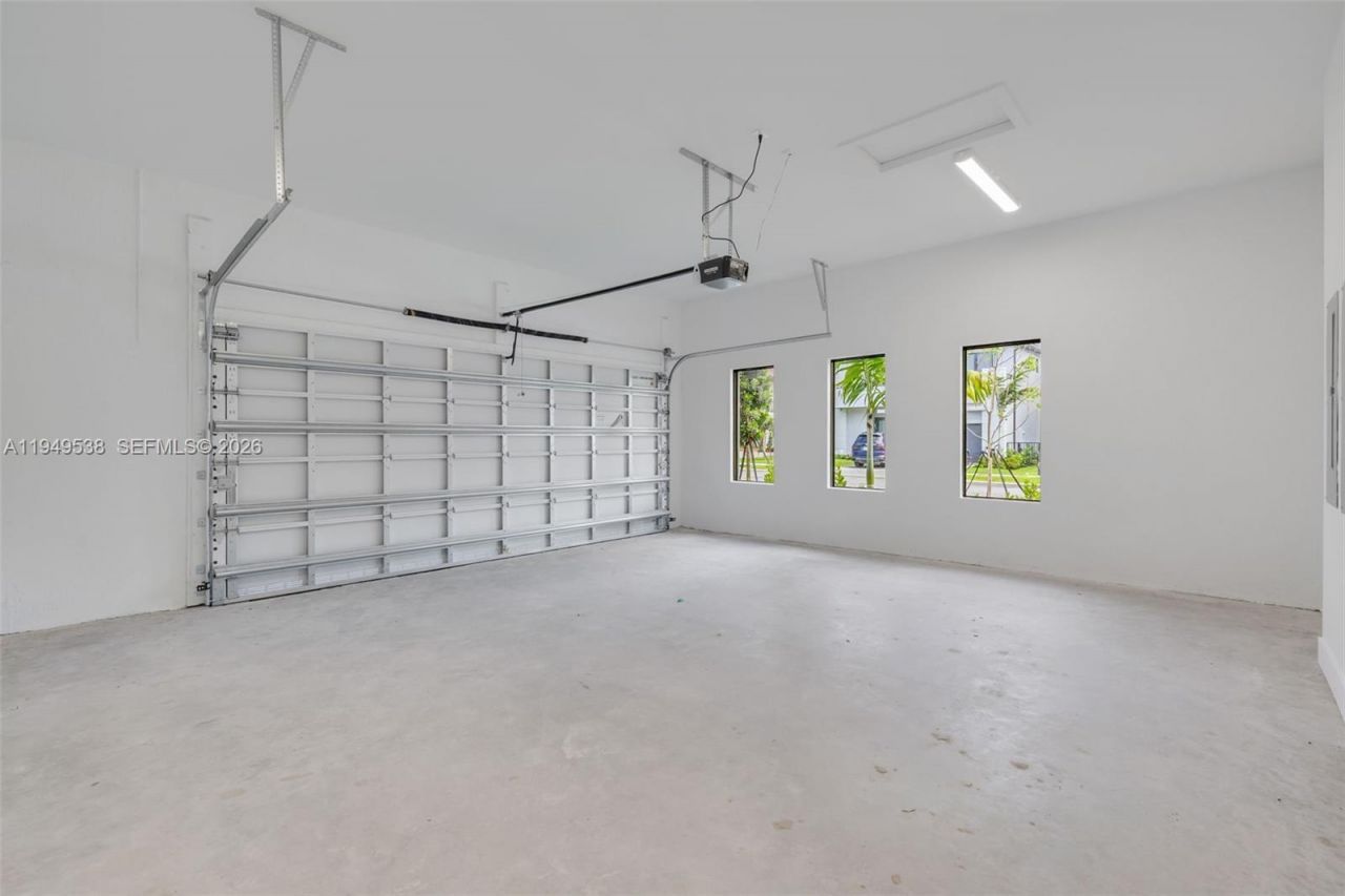 19670 NE 14th Ct, Unit 19670, Miami, FL 33179 Photo