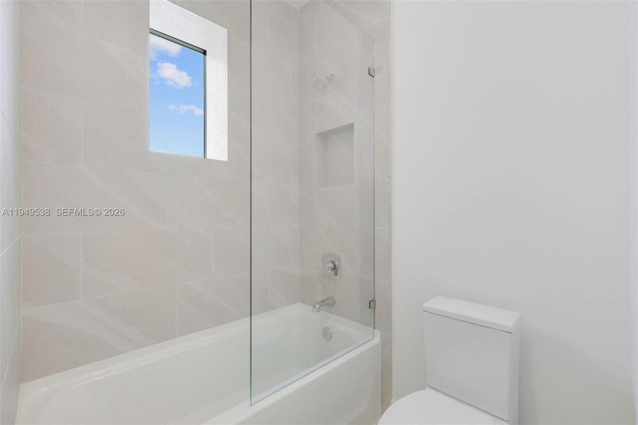 19670 NE 14th Ct, Unit 19670, Miami, FL 33179 Photo