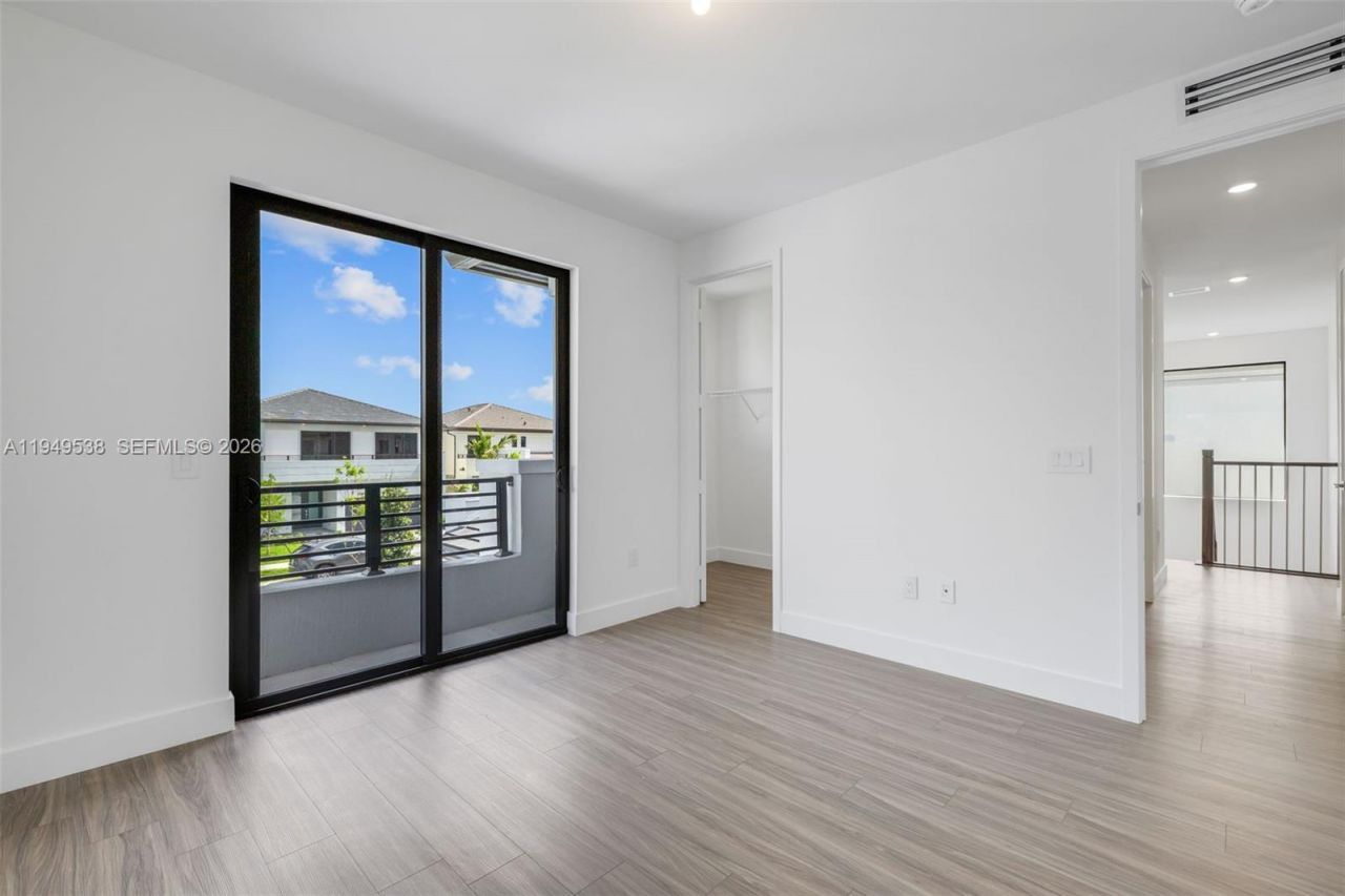 19670 NE 14th Ct, Unit 19670, Miami, FL 33179 Photo