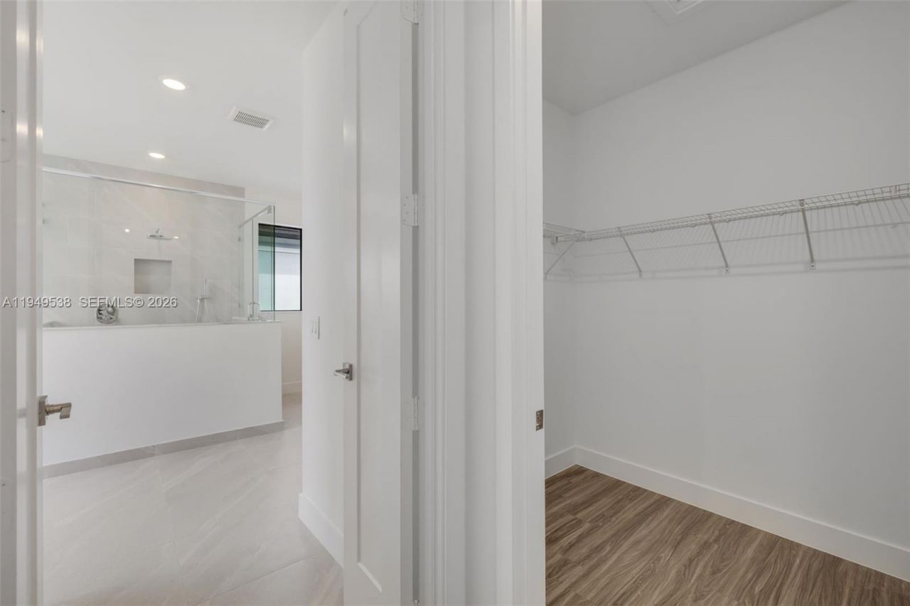 19670 NE 14th Ct, Unit 19670, Miami, FL 33179 Photo