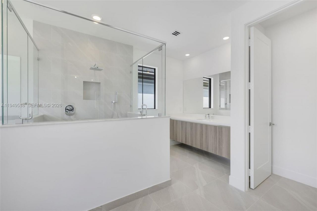 19670 NE 14th Ct, Unit 19670, Miami, FL 33179 Photo