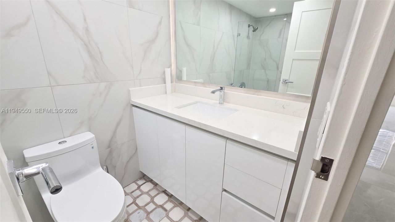 250 174th St , Unit 203, Sunny Isles Beach, FL 33160 Photo