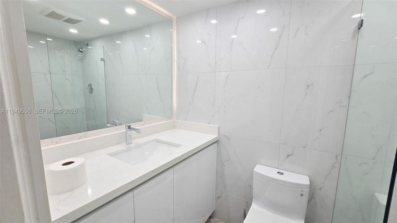 250 174th St , Unit 203, Sunny Isles Beach, FL 33160 Photo