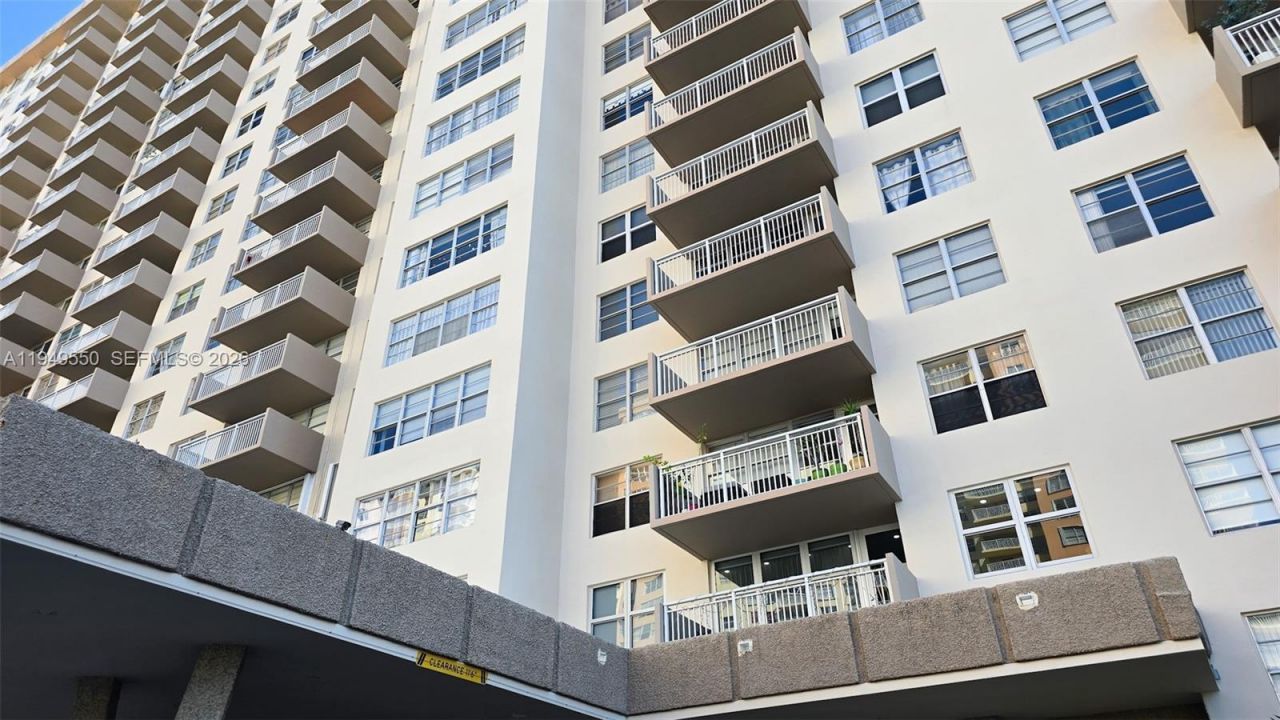 250 174th St , Unit 203, Sunny Isles Beach, FL 33160 Photo