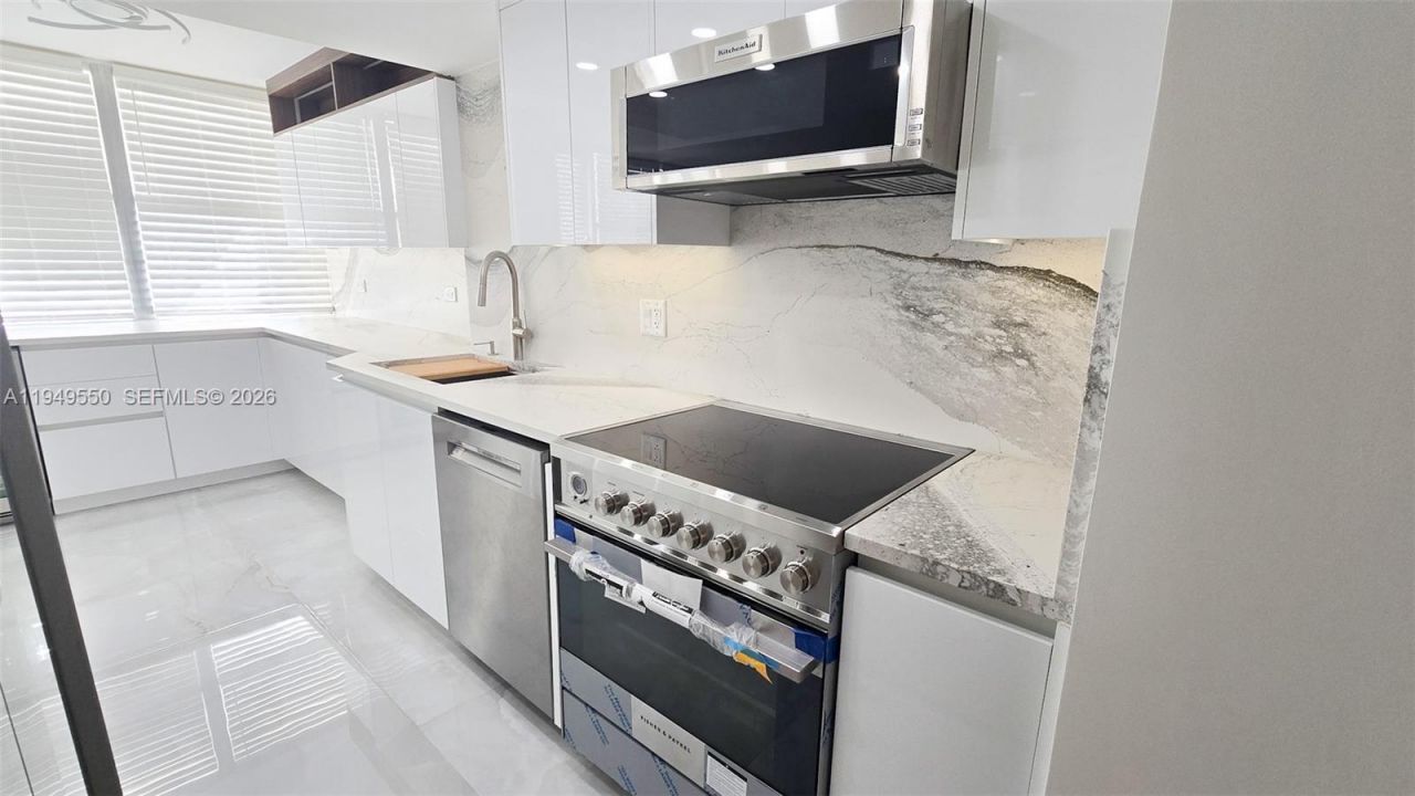 250 174th St , Unit 203, Sunny Isles Beach, FL 33160 Photo