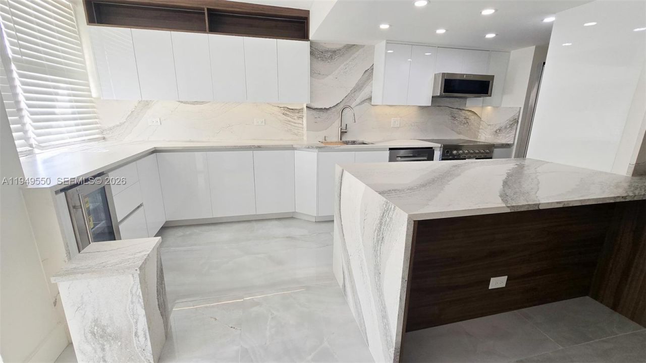 250 174th St , Unit 203, Sunny Isles Beach, FL 33160 Photo