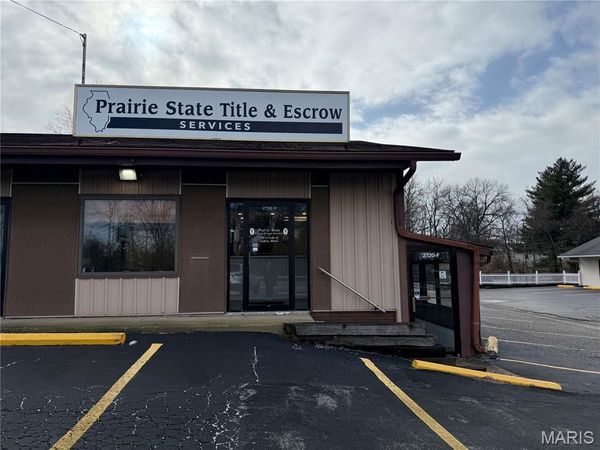 2720 Grovelin Street, Godfrey, IL 62035