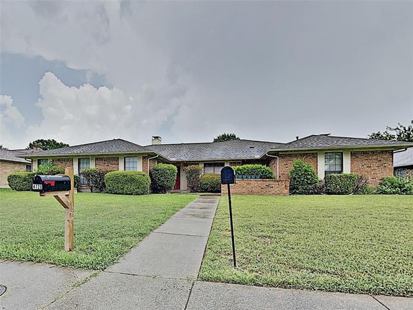 4726 Berridge Lane, Dallas, TX 75227