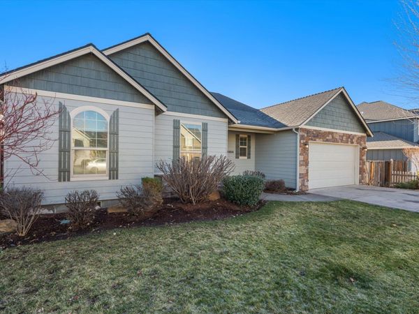 1664 NW Teakwood Lane, Redmond, OR 97756