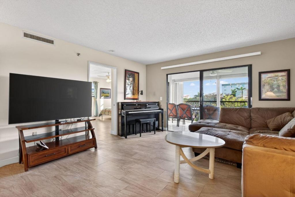 2240 N Cypress Bend Drive, Unit 601, Pompano Beach, FL 33069 Photo