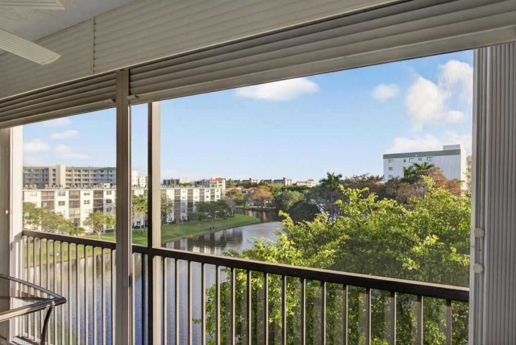 2240 N Cypress Bend Drive, Unit 601, Pompano Beach, FL 33069 Photo