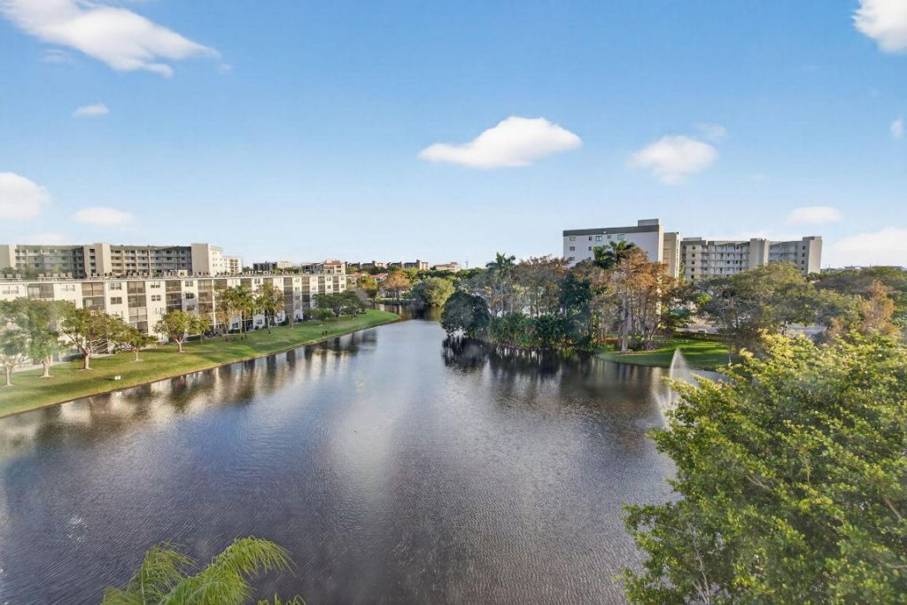 2240 N Cypress Bend Drive, Unit 601, Pompano Beach, FL 33069 Photo