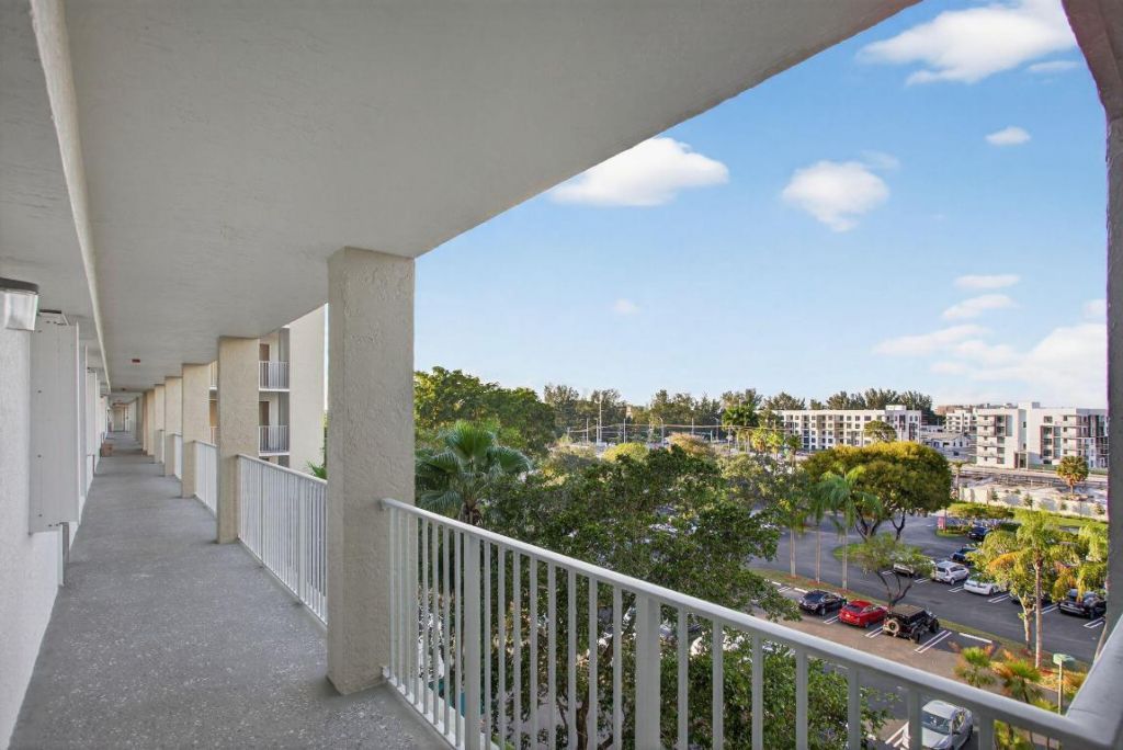 2240 N Cypress Bend Drive, Unit 601, Pompano Beach, FL 33069 Photo