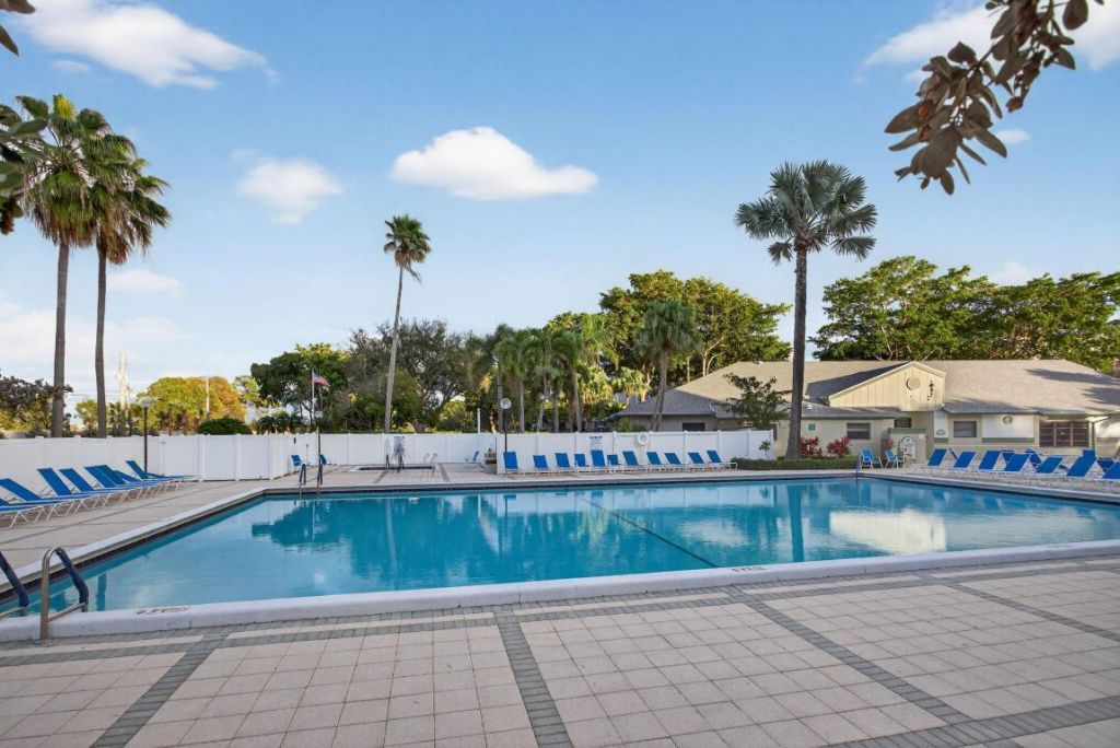 2240 N Cypress Bend Drive, Unit 601, Pompano Beach, FL 33069 Photo