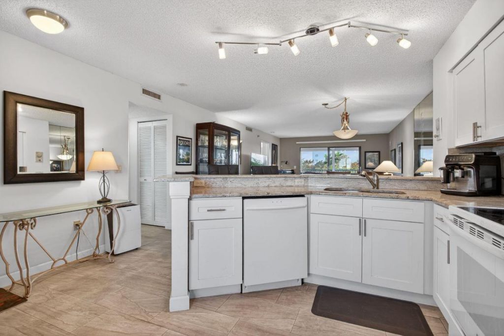 2240 N Cypress Bend Drive, Unit 601, Pompano Beach, FL 33069 Photo